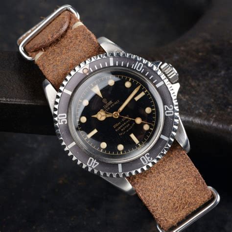 tudor 7928 exclamation dot